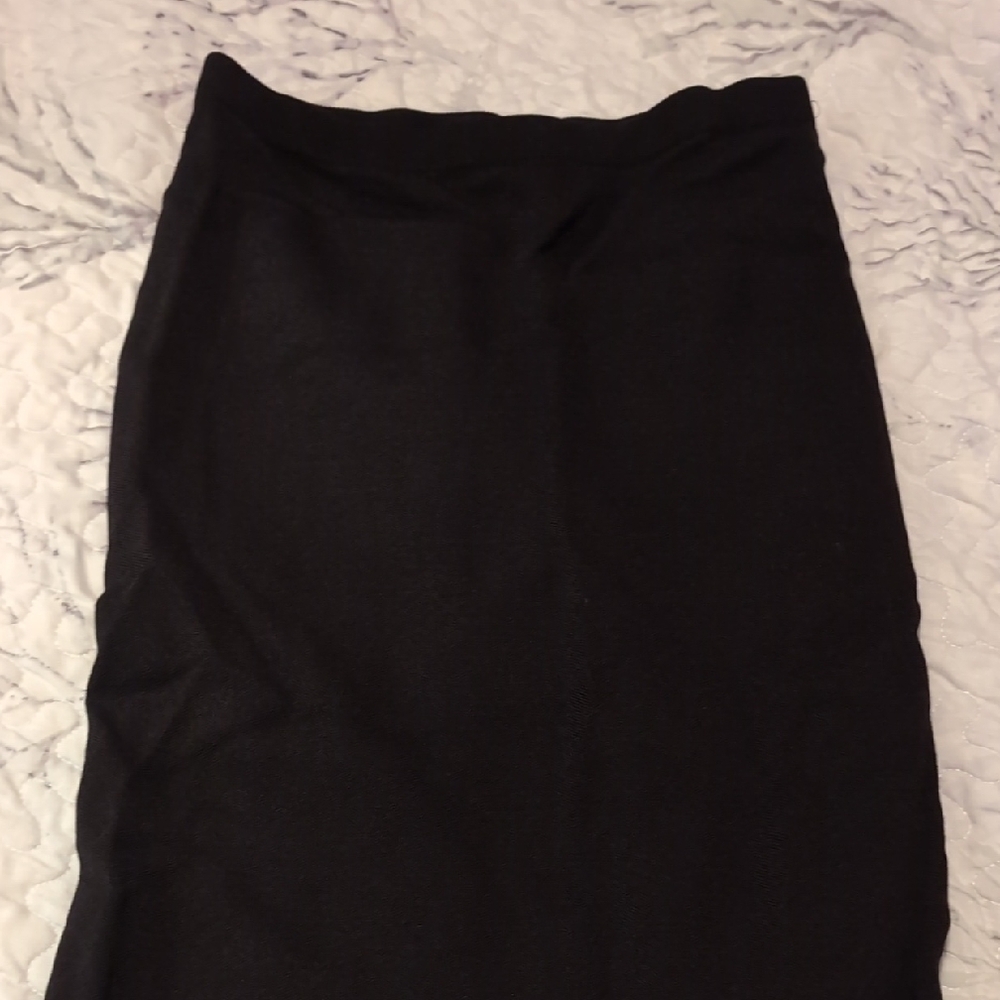 Eva Mendes Black Midi Pencil Skirt for Work